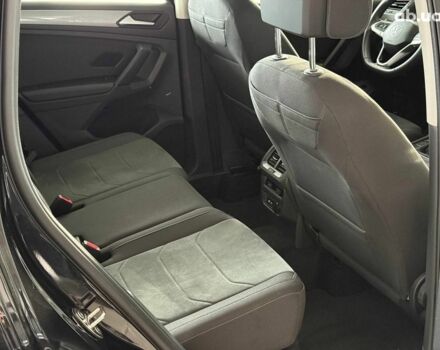 Чорний Фольксваген Тігуан, об'ємом двигуна 2 л та пробігом 56 тис. км за 33990 $, фото 18 на Automoto.ua