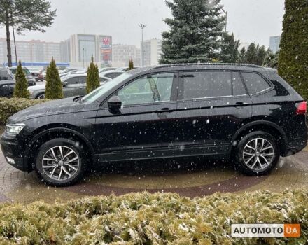 Чорний Фольксваген Тігуан, об'ємом двигуна 2 л та пробігом 37 тис. км за 25800 $, фото 3 на Automoto.ua