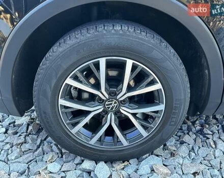 Черный Фольксваген Тигуан, объемом двигателя 2 л и пробегом 180 тыс. км за 29550 $, фото 20 на Automoto.ua