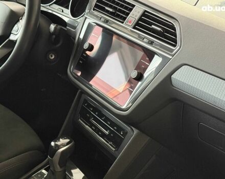 Чорний Фольксваген Тігуан, об'ємом двигуна 2 л та пробігом 56 тис. км за 33990 $, фото 20 на Automoto.ua