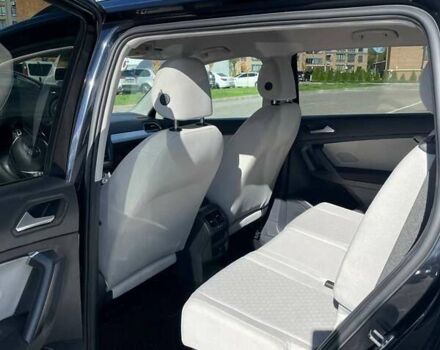 Черный Фольксваген Тигуан, объемом двигателя 2 л и пробегом 49 тыс. км за 20300 $, фото 1 на Automoto.ua