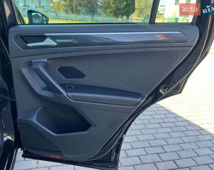 Чорний Фольксваген Тігуан, об'ємом двигуна 1.97 л та пробігом 235 тис. км за 26588 $, фото 23 на Automoto.ua