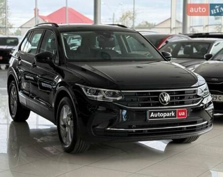 Черный Фольксваген Тигуан, объемом двигателя 2 л и пробегом 56 тыс. км за 33990 $, фото 2 на Automoto.ua