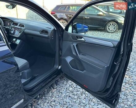 Черный Фольксваген Тигуан, объемом двигателя 2 л и пробегом 180 тыс. км за 29550 $, фото 90 на Automoto.ua