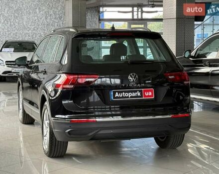 Черный Фольксваген Тигуан, объемом двигателя 2 л и пробегом 56 тыс. км за 33990 $, фото 4 на Automoto.ua
