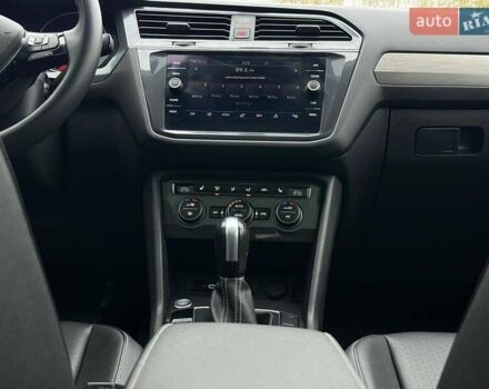 Черный Фольксваген Тигуан, объемом двигателя 1.98 л и пробегом 90 тыс. км за 21500 $, фото 61 на Automoto.ua