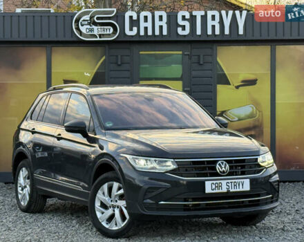 Черный Фольксваген Тигуан, объемом двигателя 2 л и пробегом 165 тыс. км за 29999 $, фото 1 на Automoto.ua