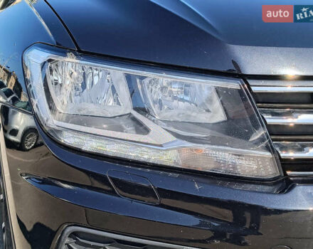 Черный Фольксваген Тигуан, объемом двигателя 2 л и пробегом 46 тыс. км за 22380 $, фото 5 на Automoto.ua