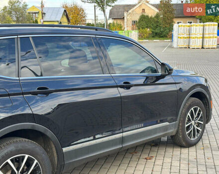 Черный Фольксваген Тигуан, объемом двигателя 2 л и пробегом 101 тыс. км за 22750 $, фото 5 на Automoto.ua