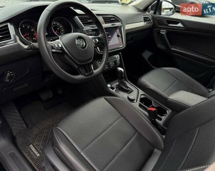 Черный Фольксваген Тигуан, объемом двигателя 1.98 л и пробегом 90 тыс. км за 21500 $, фото 30 на Automoto.ua