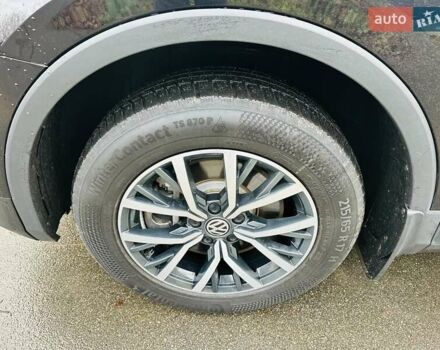 Черный Фольксваген Тигуан, объемом двигателя 2 л и пробегом 40 тыс. км за 17999 $, фото 21 на Automoto.ua