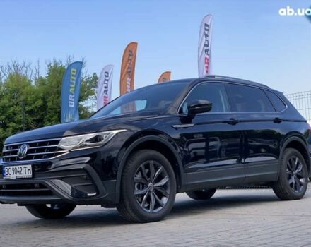 Чорний Фольксваген Тігуан, об'ємом двигуна 2 л та пробігом 10 тис. км за 27955 $, фото 1 на Automoto.ua