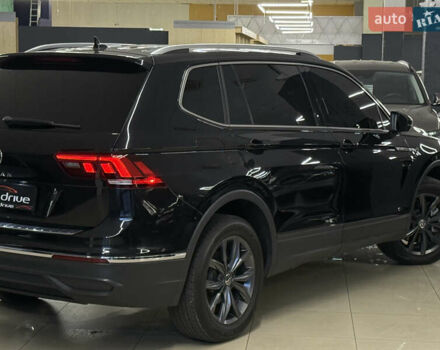 Чорний Фольксваген Тігуан, об'ємом двигуна 2 л та пробігом 98 тис. км за 25999 $, фото 9 на Automoto.ua