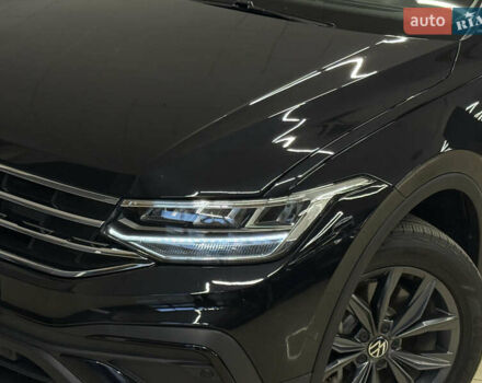 Чорний Фольксваген Тігуан, об'ємом двигуна 2 л та пробігом 98 тис. км за 25999 $, фото 3 на Automoto.ua