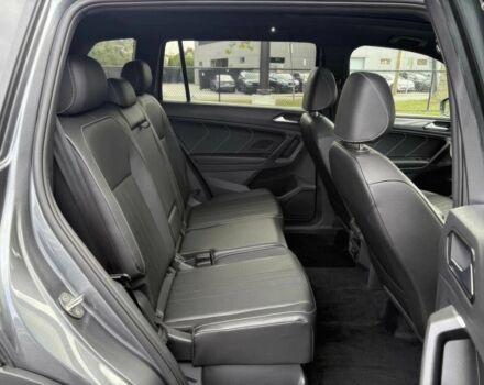 Черный Фольксваген Тигуан, объемом двигателя 2 л и пробегом 18 тыс. км за 15000 $, фото 14 на Automoto.ua