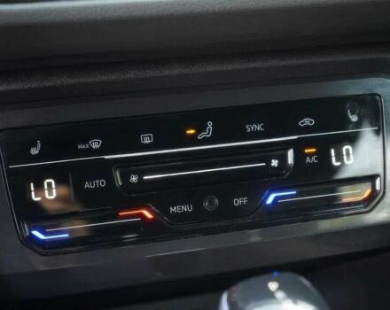 Черный Фольксваген Тигуан, объемом двигателя 2 л и пробегом 28 тыс. км за 15900 $, фото 12 на Automoto.ua