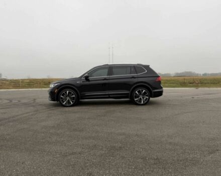 Черный Фольксваген Тигуан, объемом двигателя 2 л и пробегом 18 тыс. км за 21300 $, фото 3 на Automoto.ua