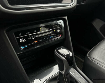 Черный Фольксваген Тигуан, объемом двигателя 2 л и пробегом 137 тыс. км за 22300 $, фото 34 на Automoto.ua