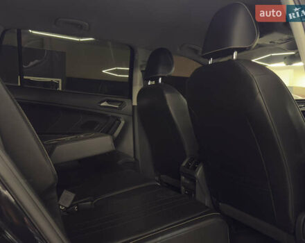 Чорний Фольксваген Тігуан, об'ємом двигуна 2 л та пробігом 98 тис. км за 25999 $, фото 22 на Automoto.ua