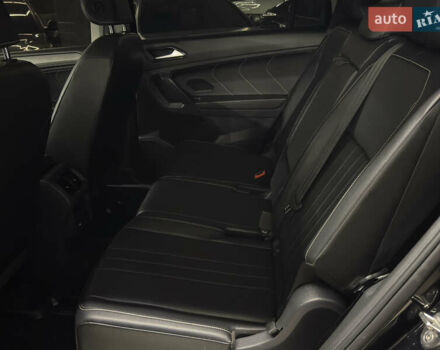 Чорний Фольксваген Тігуан, об'ємом двигуна 2 л та пробігом 98 тис. км за 25999 $, фото 21 на Automoto.ua