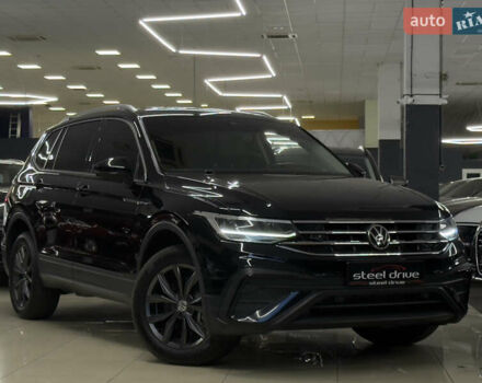 Чорний Фольксваген Тігуан, об'ємом двигуна 2 л та пробігом 98 тис. км за 25999 $, фото 5 на Automoto.ua