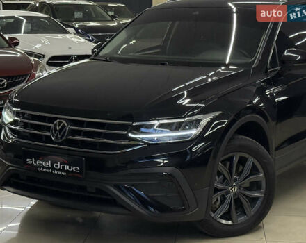 Чорний Фольксваген Тігуан, об'ємом двигуна 2 л та пробігом 98 тис. км за 25999 $, фото 1 на Automoto.ua