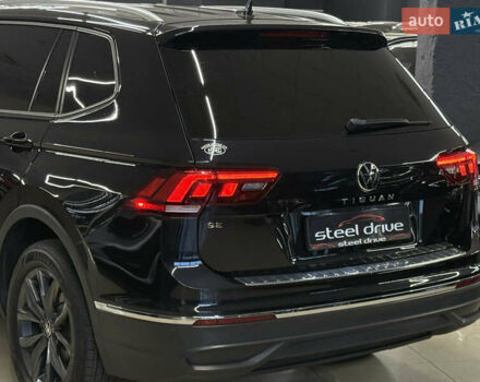 Чорний Фольксваген Тігуан, об'ємом двигуна 2 л та пробігом 98 тис. км за 25999 $, фото 14 на Automoto.ua