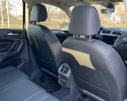 Черный Фольксваген Тигуан, объемом двигателя 2 л и пробегом 27 тыс. км за 27000 $, фото 13 на Automoto.ua