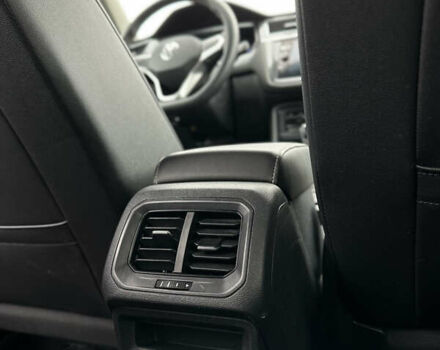 Черный Фольксваген Тигуан, объемом двигателя 2 л и пробегом 137 тыс. км за 22300 $, фото 39 на Automoto.ua