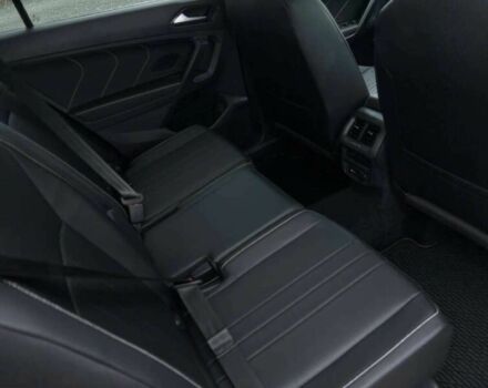 Черный Фольксваген Тигуан, объемом двигателя 2 л и пробегом 12 тыс. км за 13000 $, фото 12 на Automoto.ua