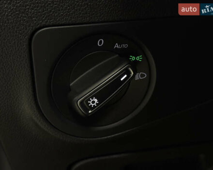 Чорний Фольксваген Тігуан, об'ємом двигуна 2 л та пробігом 98 тис. км за 25999 $, фото 33 на Automoto.ua