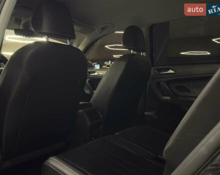 Чорний Фольксваген Тігуан, об'ємом двигуна 2 л та пробігом 98 тис. км за 25999 $, фото 20 на Automoto.ua