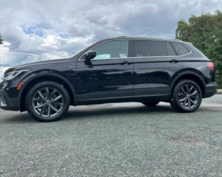 Черный Фольксваген Тигуан, объемом двигателя 2 л и пробегом 12 тыс. км за 13000 $, фото 5 на Automoto.ua