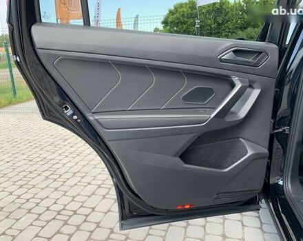 Чорний Фольксваген Тігуан, об'ємом двигуна 2 л та пробігом 10 тис. км за 27955 $, фото 25 на Automoto.ua