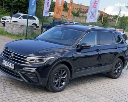 Чорний Фольксваген Тігуан, об'ємом двигуна 2 л та пробігом 10 тис. км за 27955 $, фото 2 на Automoto.ua