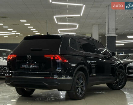 Чорний Фольксваген Тігуан, об'ємом двигуна 2 л та пробігом 98 тис. км за 25999 $, фото 8 на Automoto.ua