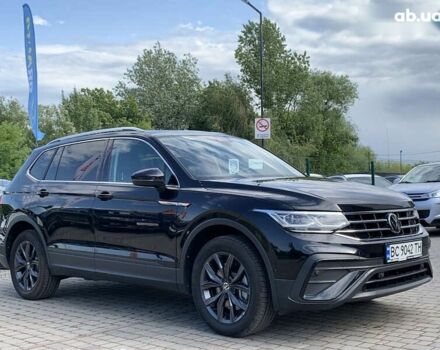 Чорний Фольксваген Тігуан, об'ємом двигуна 2 л та пробігом 10 тис. км за 27955 $, фото 4 на Automoto.ua