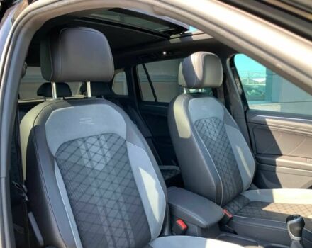 Черный Фольксваген Тигуан, объемом двигателя 2 л и пробегом 15 тыс. км за 17000 $, фото 9 на Automoto.ua