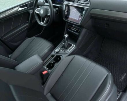 Черный Фольксваген Тигуан, объемом двигателя 2 л и пробегом 12 тыс. км за 13000 $, фото 10 на Automoto.ua