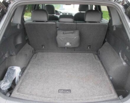 Черный Фольксваген Тигуан, объемом двигателя 2 л и пробегом 13 тыс. км за 8900 $, фото 9 на Automoto.ua