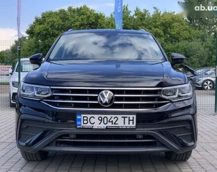 Чорний Фольксваген Тігуан, об'ємом двигуна 2 л та пробігом 10 тис. км за 27955 $, фото 3 на Automoto.ua