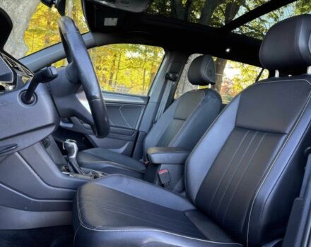 Чорний Фольксваген Тігуан, об'ємом двигуна 2 л та пробігом 27 тис. км за 9000 $, фото 7 на Automoto.ua