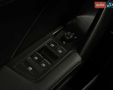 Чорний Фольксваген Тігуан, об'ємом двигуна 2 л та пробігом 98 тис. км за 25999 $, фото 27 на Automoto.ua