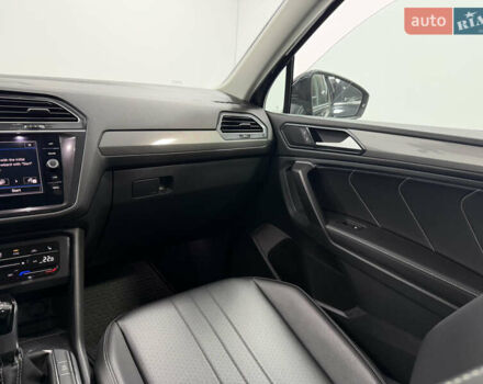 Черный Фольксваген Тигуан, объемом двигателя 2 л и пробегом 13 тыс. км за 27800 $, фото 17 на Automoto.ua