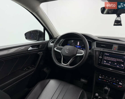 Черный Фольксваген Тигуан, объемом двигателя 2 л и пробегом 13 тыс. км за 27800 $, фото 10 на Automoto.ua