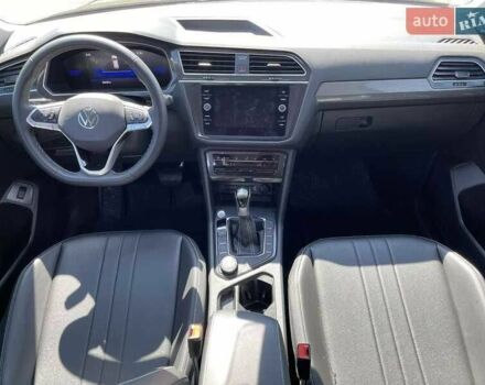 Чорний Фольксваген Тігуан, об'ємом двигуна 2 л та пробігом 54 тис. км за 21000 $, фото 3 на Automoto.ua