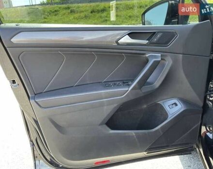 Чорний Фольксваген Тігуан, об'ємом двигуна 2 л та пробігом 54 тис. км за 21000 $, фото 6 на Automoto.ua