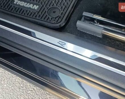 Черный Фольксваген Тигуан, объемом двигателя 2 л и пробегом 89 тыс. км за 26900 $, фото 32 на Automoto.ua