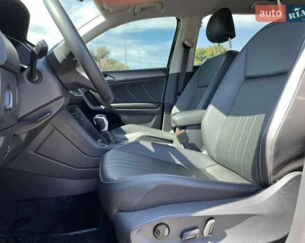 Чорний Фольксваген Тігуан, об'ємом двигуна 2 л та пробігом 54 тис. км за 21000 $, фото 5 на Automoto.ua