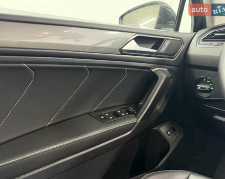 Черный Фольксваген Тигуан, объемом двигателя 2 л и пробегом 13 тыс. км за 27800 $, фото 20 на Automoto.ua